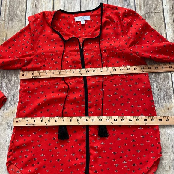 Libby Edelman Red Bumblebee Split Neck Tassel Popover Blouse - Picture 8 of 10